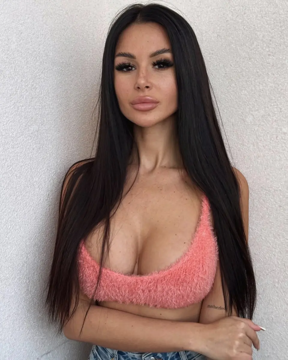 Emma profile in Dubai