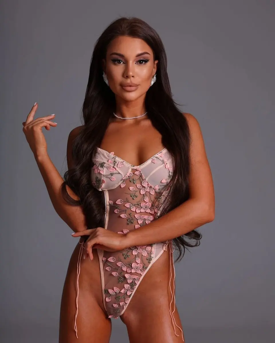 Laura profile in Dubai