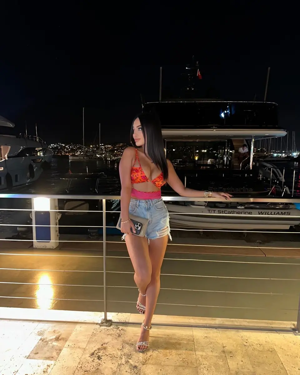 Lorraine profile in Dubai